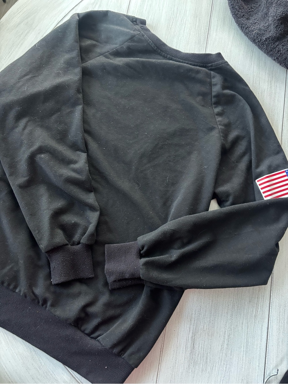 Women’s small Black USA Graphic Crewneck Sweatshirt - Picture 3 of 4